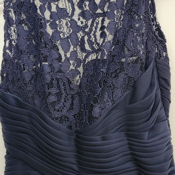 Lovely Navy gown only used one time !It Navy blue colorIt's really a gorgeous!! - Picture 7 of 12